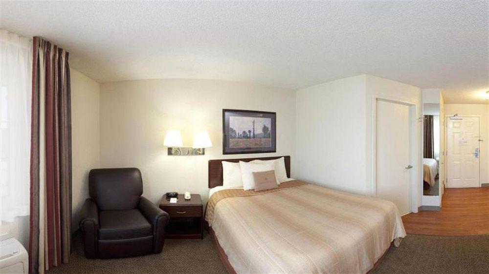 Sonesta Simply Suites Wichita Airport Exterior photo