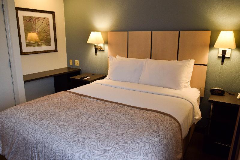 Sonesta Simply Suites Wichita Airport Exterior photo