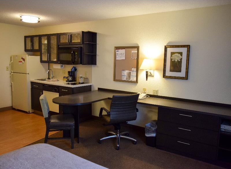 Sonesta Simply Suites Wichita Airport Exterior photo