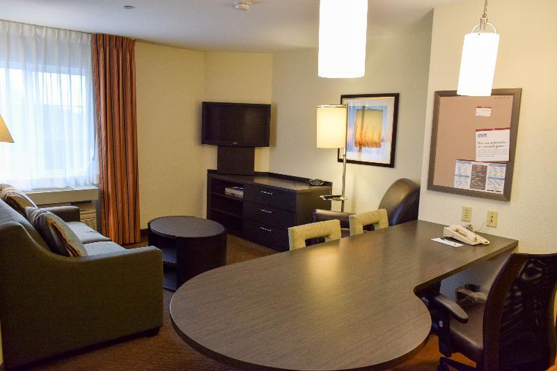 Sonesta Simply Suites Wichita Airport Exterior photo