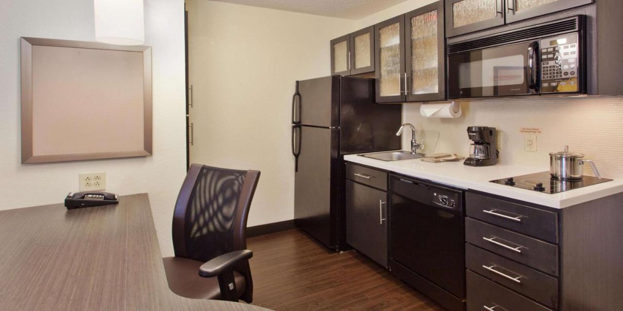 Sonesta Simply Suites Wichita Airport Exterior photo