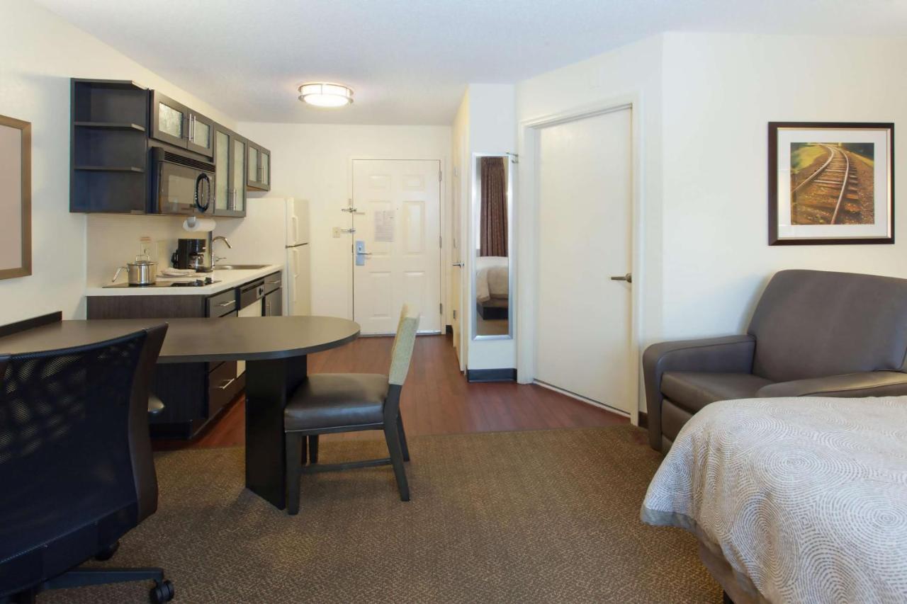 Sonesta Simply Suites Wichita Airport Exterior photo